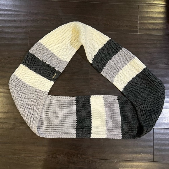 MICHAEL MICHAEL KORS Heavy Luxury Knit Infiniti Scar - Picture 6 of 6